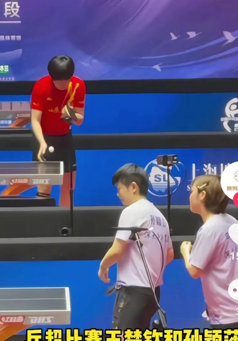 这明显的是主办方故意为之。
现场一片骚动，
男女主角却习以为常，见怪不怪。
乒超
