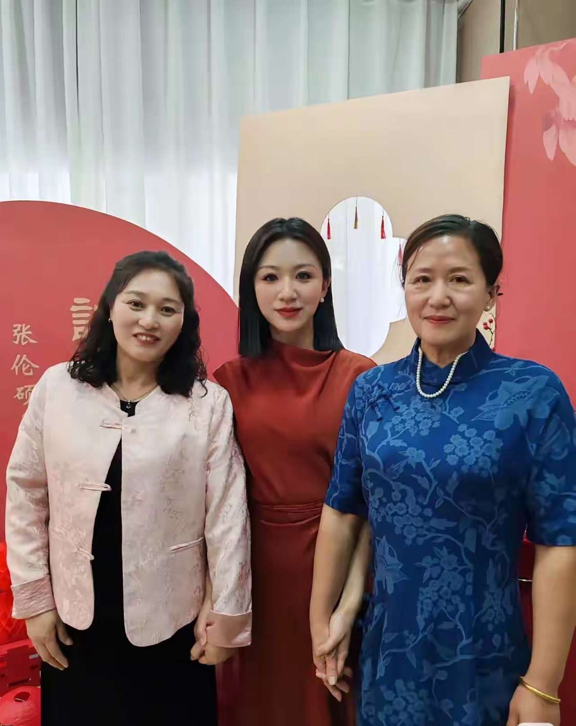 猜一下哪个是婆婆哪个是妈妈
