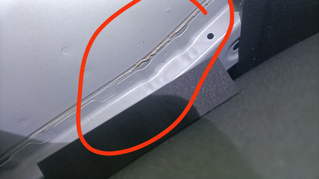 吉利帝豪生锈
刚满一年多的吉利帝豪车后尾生锈了，唉，，如何让国人放心，10w块的