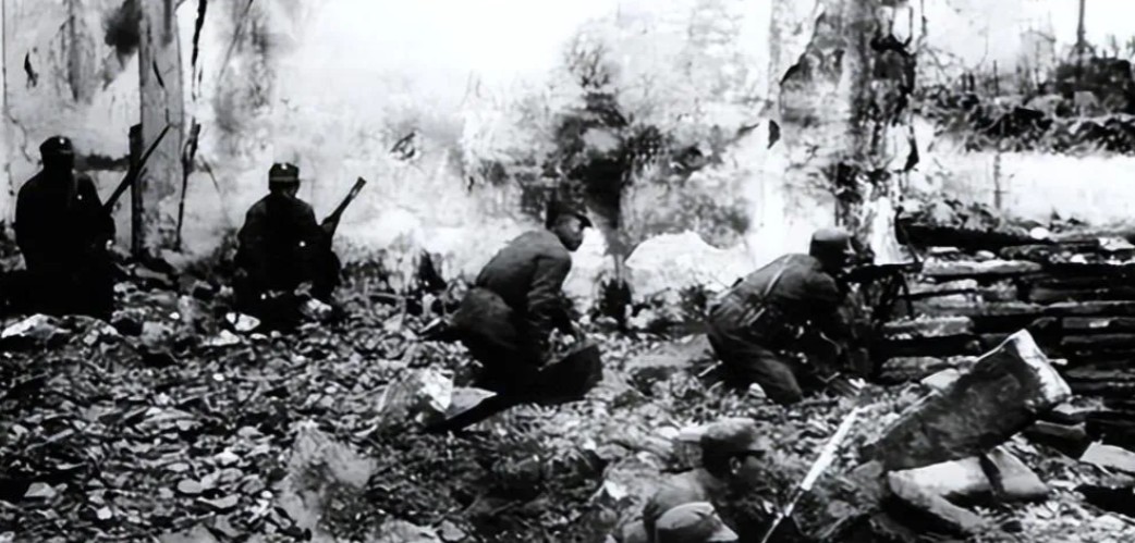 1946年2月3日，通化市的冰窟里，数千具尸体静静地躺在那里，那些尸体，都是刚刚