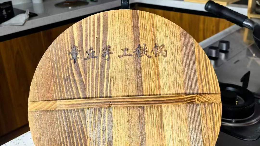 厨房里的光影艺术品：匠合锤钛锅如何用设计打动人心？