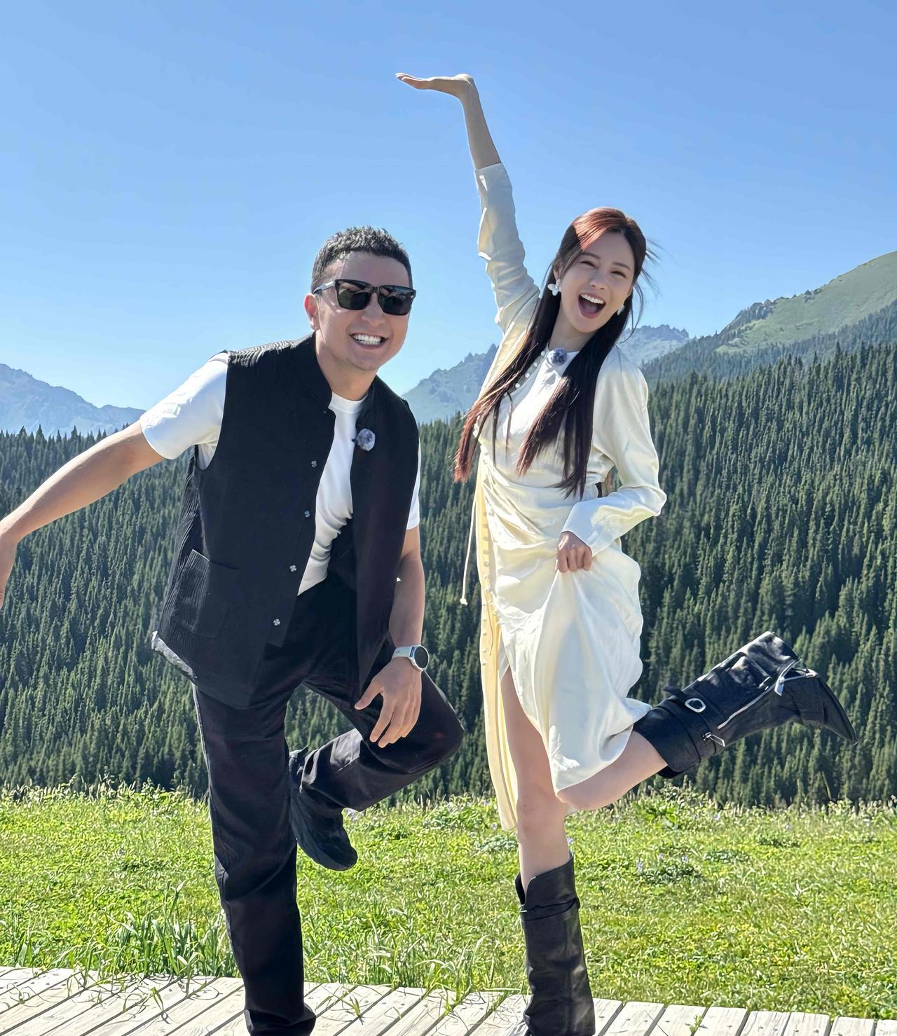 沈梦辰晒与尼格买提合照，12年前VS12年后，两人的变化好大，不变的是12年的友