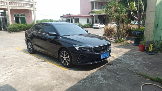 越看越帅
越看越喜欢，但就是太耗油了，综合1元1公里