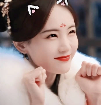 救命！李一桐的小猫撒娇直接戳中我心巴！软乎乎的眼神、娇滴滴的动作，再看网友模仿，