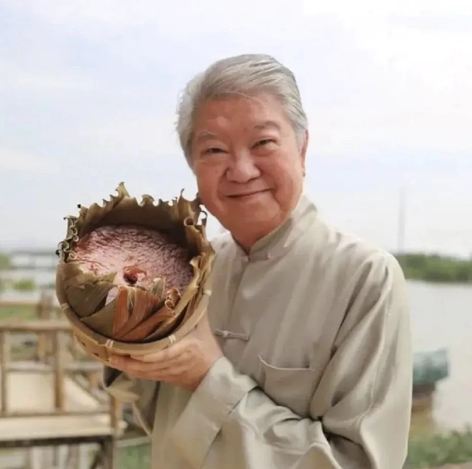 香港四大才子之一，
蔡澜走了。 
73岁和84岁果然是一个节点！
他不是生病，也