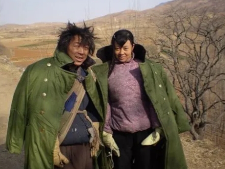 2008年，黄渤打电话给闫妮：“哥们儿，帮个忙，来我这串个角色，就三天。”闫妮一