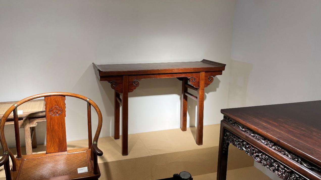 短小独板，反而罕见，黄花梨翘头案一块玉厚5厘米