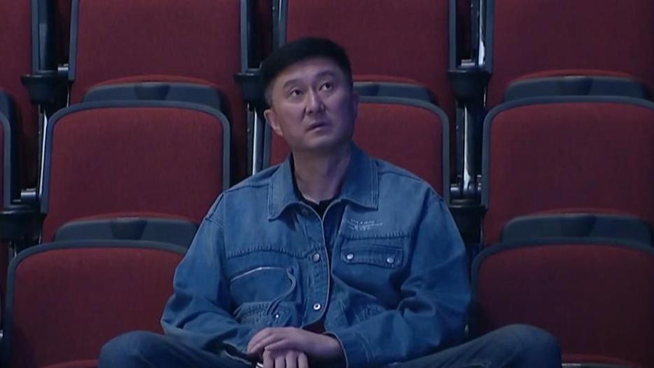 广东神锋25+13制霸内线，杜锋找到徐杰接班人，第一时间祝贺