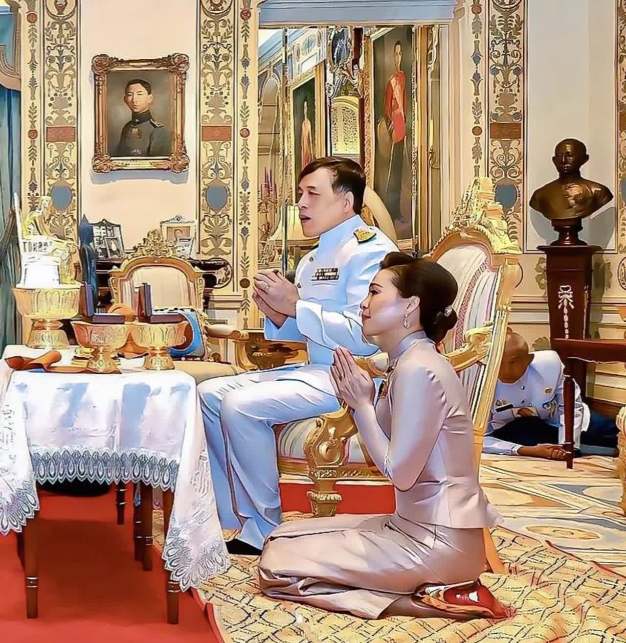 泰王生日宴曝光，只有苏提达一位嫔妃伴驾
7月28日泰王73岁寿辰之际，携苏提达