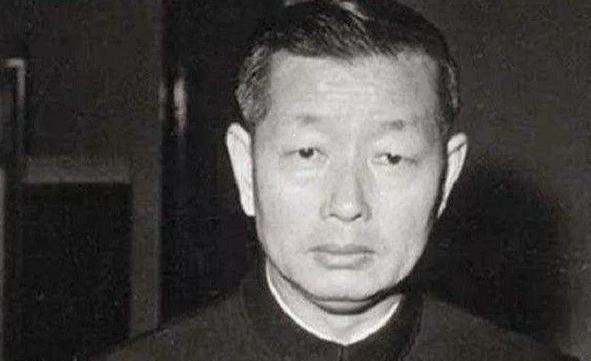 1971年7月，中国大使张伟烈在摩洛哥王宫出席盛宴，毫无预兆间，大批士兵闯入疯狂