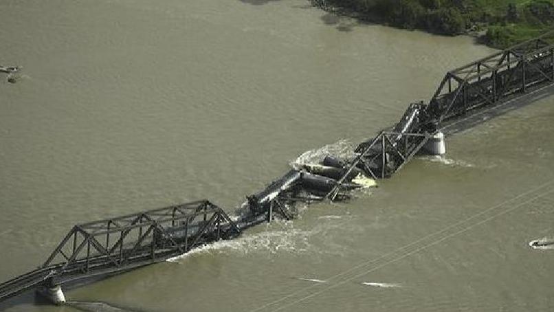 回顾：一片巨响划破天际，19000吨钢筋从天而降，75人被砸丧命