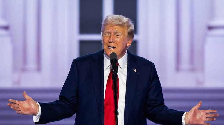 特朗普加税阴招 中国没事有猫腻











美国突然对14个国家下手，