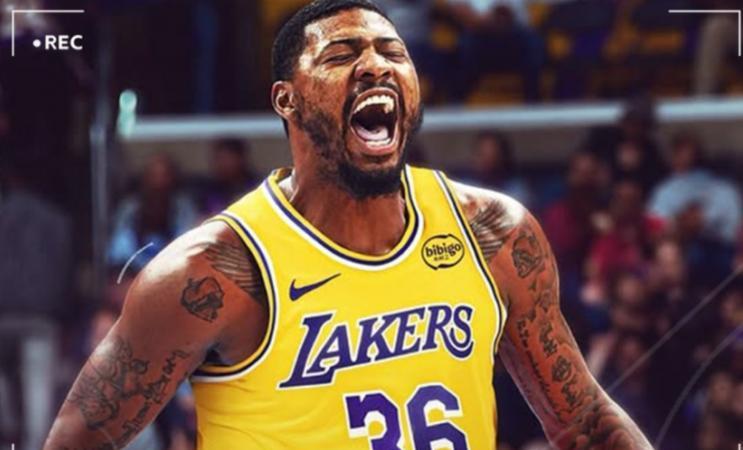 雷迪克表示，斯玛特承担起了湖人防守端的“四分卫”角色——这个角色斯玛特一直驾驭自