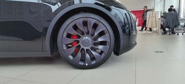 评价一下MY高性能呗
我定的是高性能Y，本来定的长续航，又想要那个高性能的刹车和