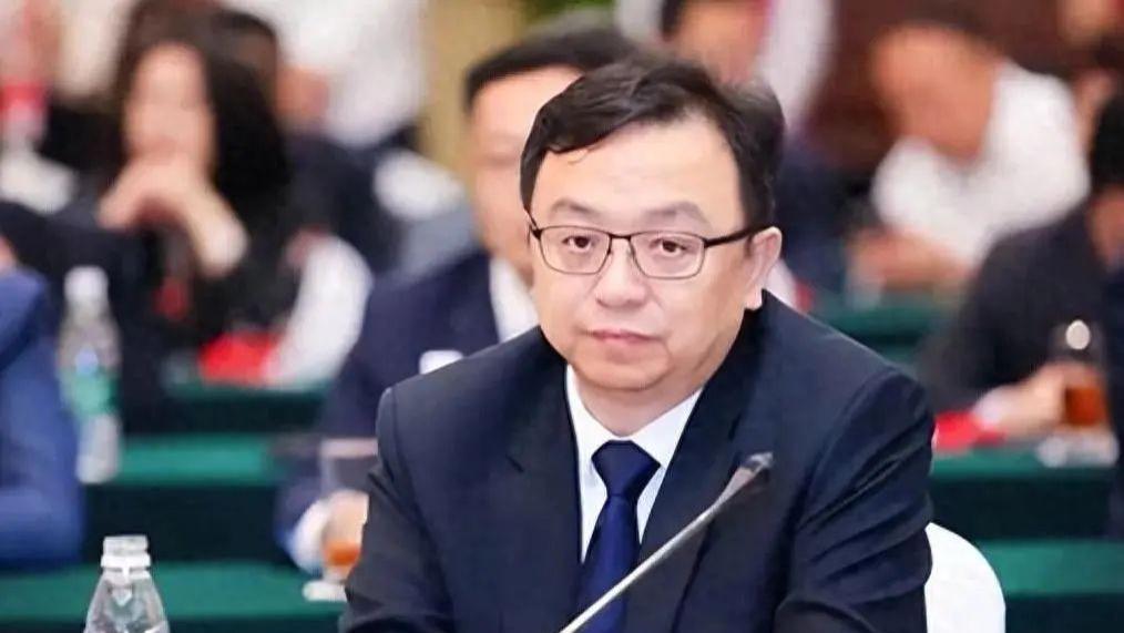 比亚迪冲进全球前三，王传福太狠了！国产车真站起来了