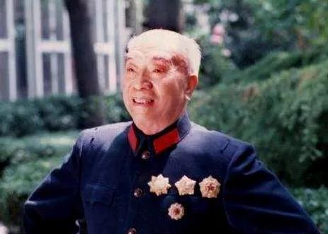 1932年，毛主席亲自开药方，送来牛肉，救活一位开国中将，他活了100岁。
方强