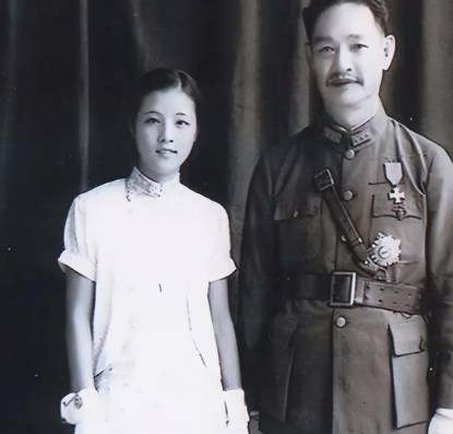 1938年7月，17岁的郭翼青嫁给了54岁的三婚男程潜。新婚之夜，圆房之后的郭翼