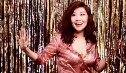 上世纪80年代，张蔷的歌曾经火遍大江南北，几乎所有年轻人都会哼唱几句，例如她的《