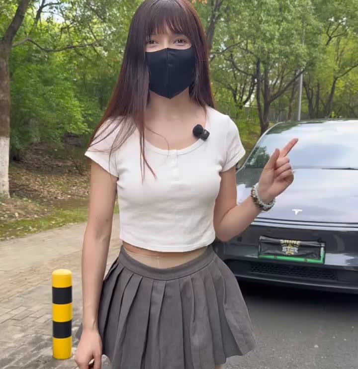 我的焕新版modelY要首保了，带你们去看一下特斯拉的保养和其他电车有什么区别，