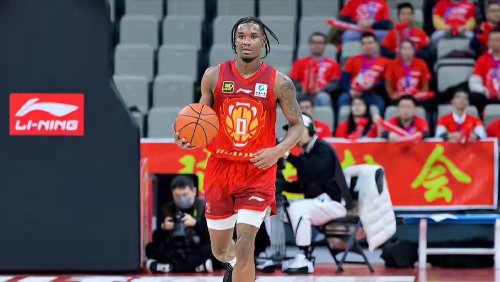 篮球速递！深圳换帅！教练组调整，外援确定！竞争力会如何？