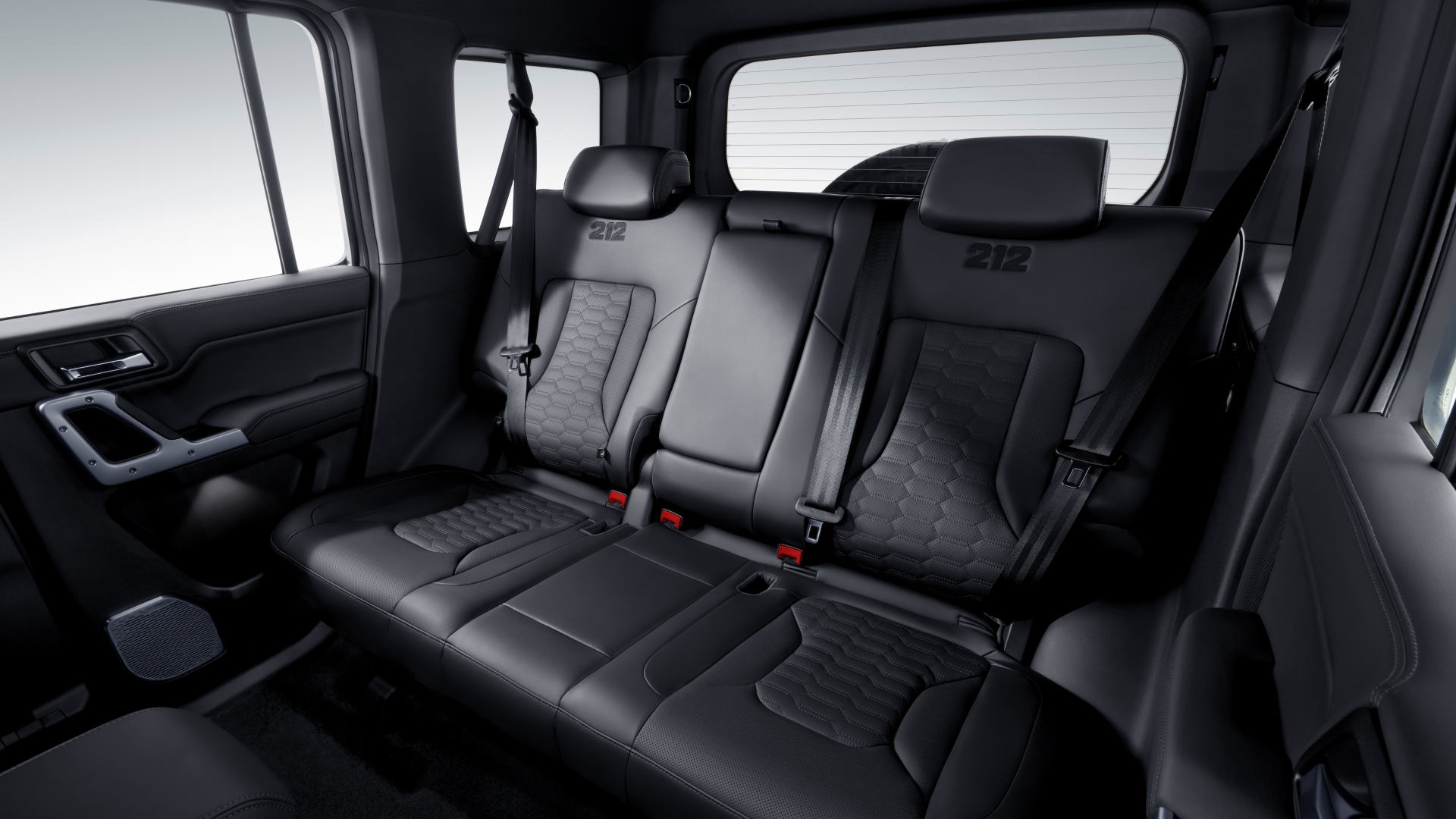 越野老炮预售，13.99万起！2.0T+8AT，配三把锁，长得像奔驰大G