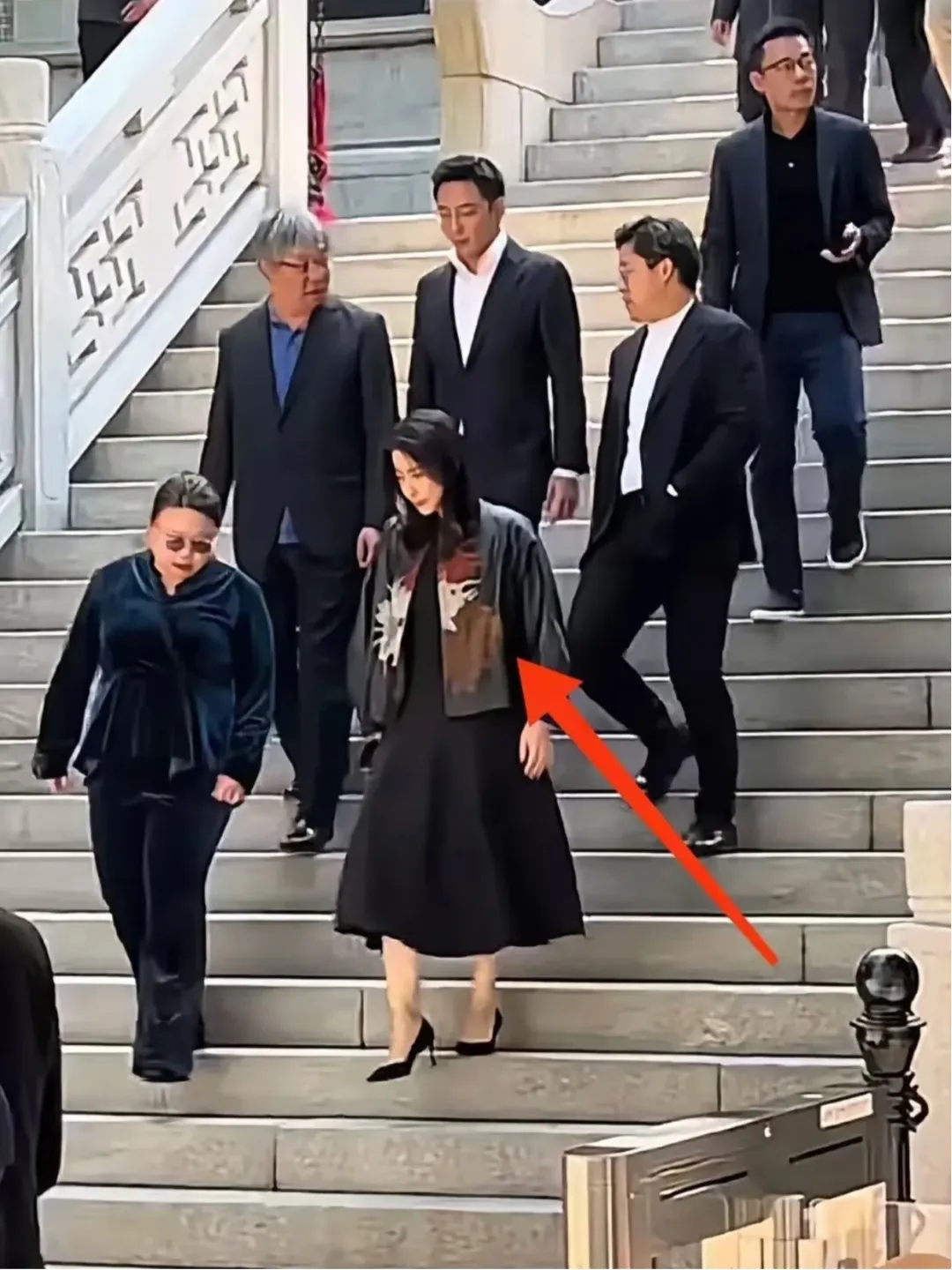 男朋友问我，如果郭晶晶、徐子淇、李嘉欣一起出现，郭晶晶能站在C位吗？

我沉默了