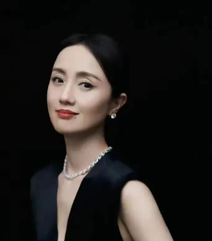 朱媛媛活得太通透了。辛柏青参演《人世间》时，朱媛媛被确诊患癌。患癌后，她出演了电