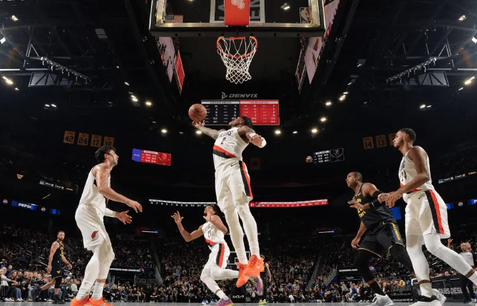 昨日NBA杯，开拓者以127-123战胜勇士。
本场比赛，开拓者球员西迪-西索科