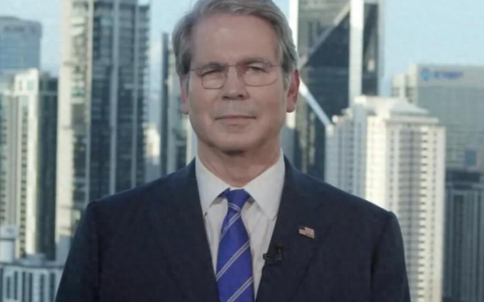 美财长也憋不住了：其实我也是豆农，对中国不买感到很痛苦。美国财政部长贝森特近日在