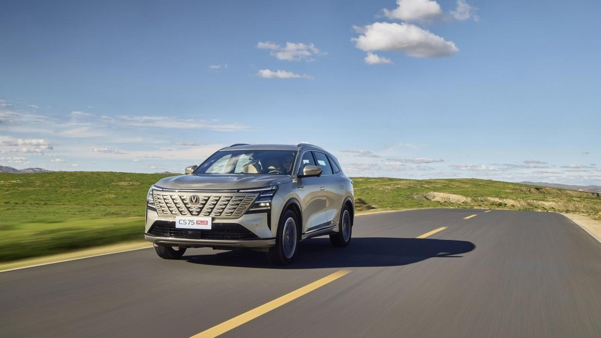 又省又稳，有里有面，长安第四代CS75PLUS不愧是打工人返乡路的好“搭子”