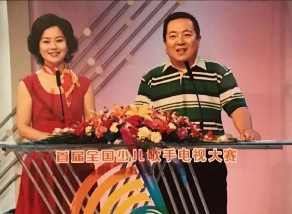 1992年，36岁的《大风车》主持人董浩，因为因为误食毛蚶，被医生诊断急性肝坏死