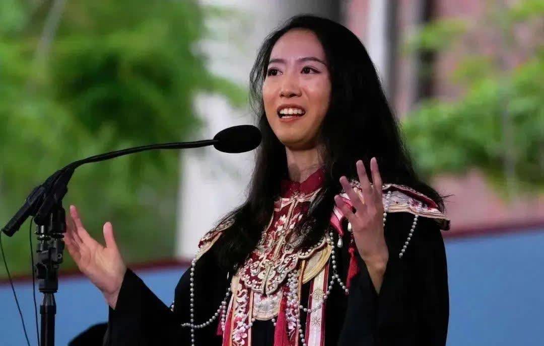 2025年5月29日，在哈佛大学毕业典礼上，中国籍女孩蒋雨融的演讲引起社会轩然大