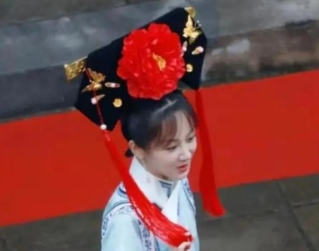 2008年，孙红雷一个熟人找到他，告诉他现在有一部电视剧《潜伏》希望他去演男主余