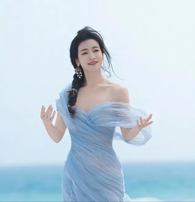 当浪姐里姐姐们忙着拉关系、攀交情、刷脸搞人情世故时，李晟却在一旁一遍又一遍复习节