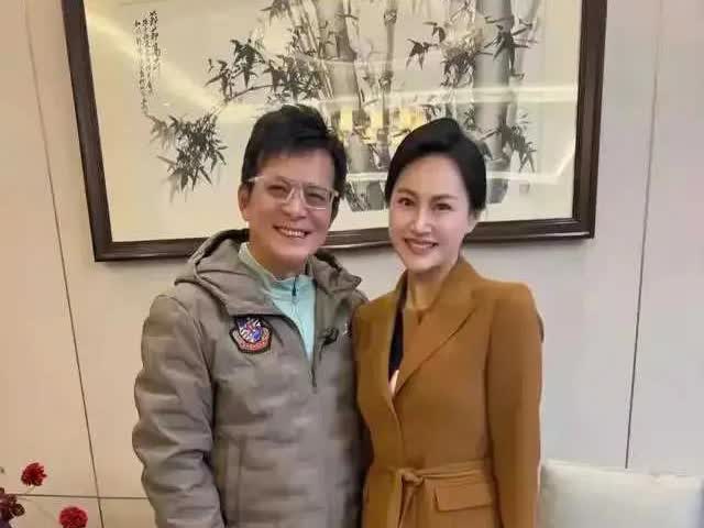 63岁黄日华近照，面容变化大，相较同龄四大天王，显得苍老许多