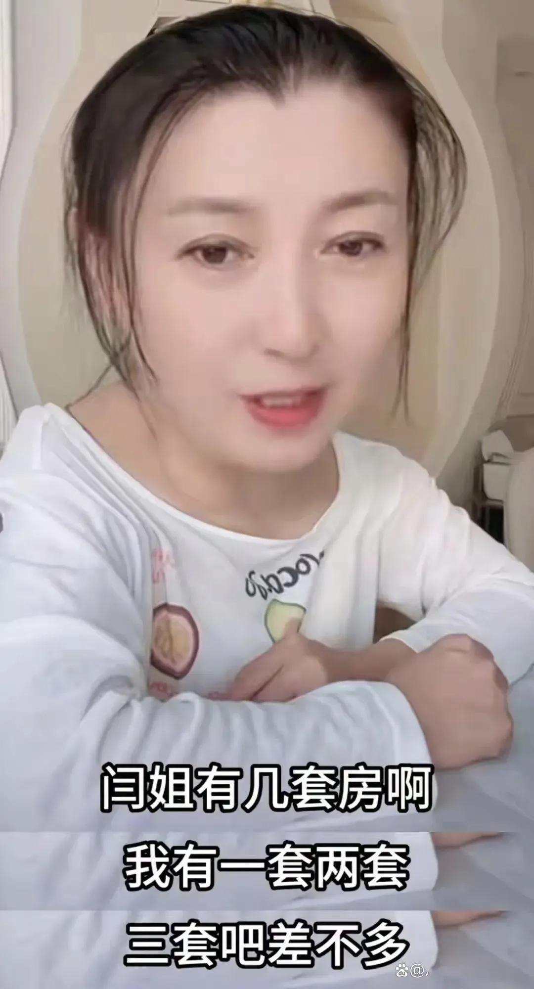 闫学晶哭穷遭普通百姓吐槽，儿子婚礼现场夸赞儿媳的话，更是雷人。
 
为儿媳徐梦迪