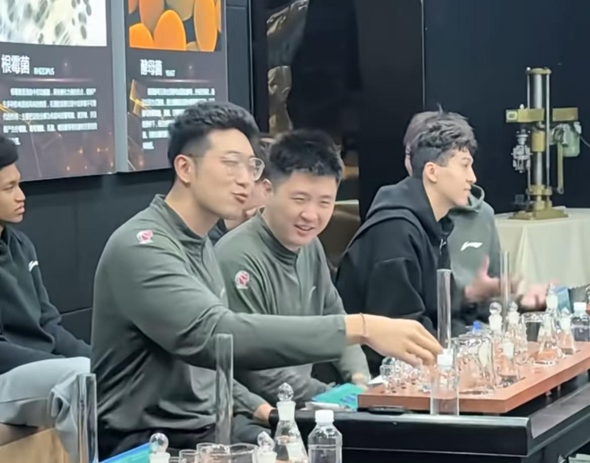 新疆男篮最大的错误不是将赵睿放走，而是收留了几个不铆劲打球的球员，本以为给吴冠希