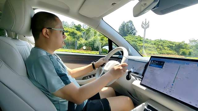 累计保有量超256万！单月销量近20万！比亚迪辅助驾驶跑出加速度