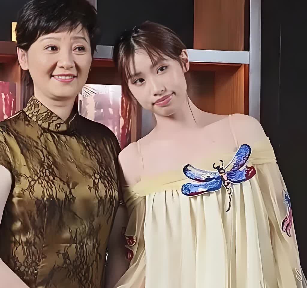 徐帆又要一夜一夜难眠了，
 
不是因为她的养女不漂亮，不是因为丈夫冯小刚不回