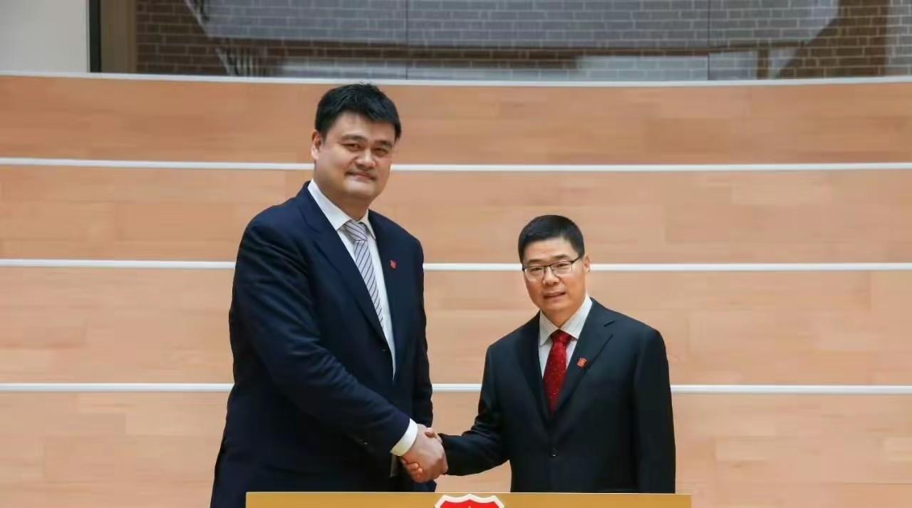 规则改了，对谁有利？关心CBA的朋友们，赶紧看过来
◎与世界篮球FIBA规则接轨