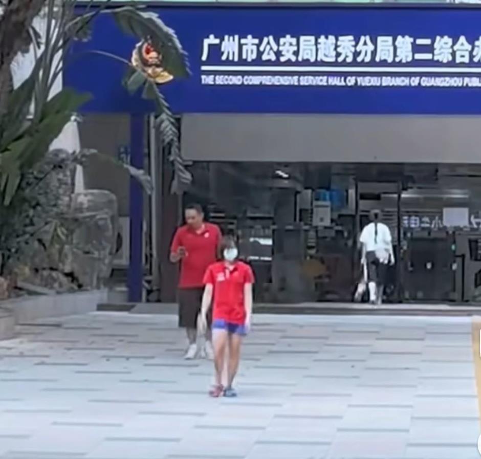 这是全红婵妹妹吗？这手臂好长，骨骼清奇!
图中的全红婵只是胖了少许，并没有传说中