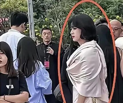 赵丽颖为演农村戏角色增重至130斤，她的敬业精神令人钦佩！
赵丽颖一路走来太不容