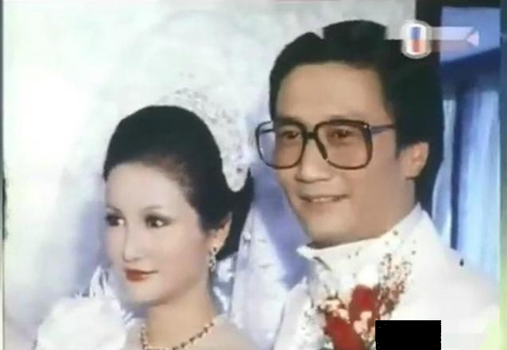 谢贤曾是娱乐圈顶流，身家丰厚却因沉迷赌博欠下 1600 万巨债。债主上门打砸时，