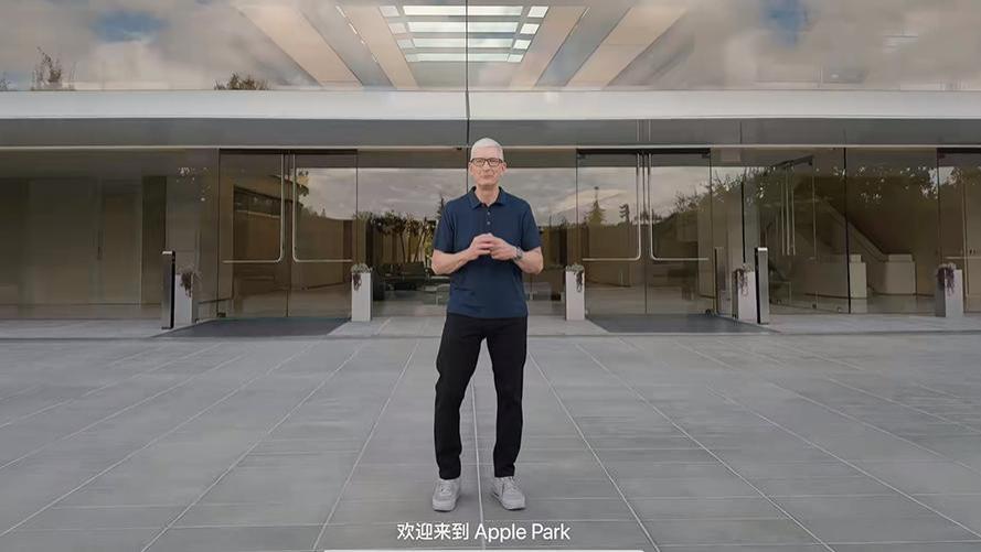 库克不再「挤牙膏」：iPhone薄了，AI缺席