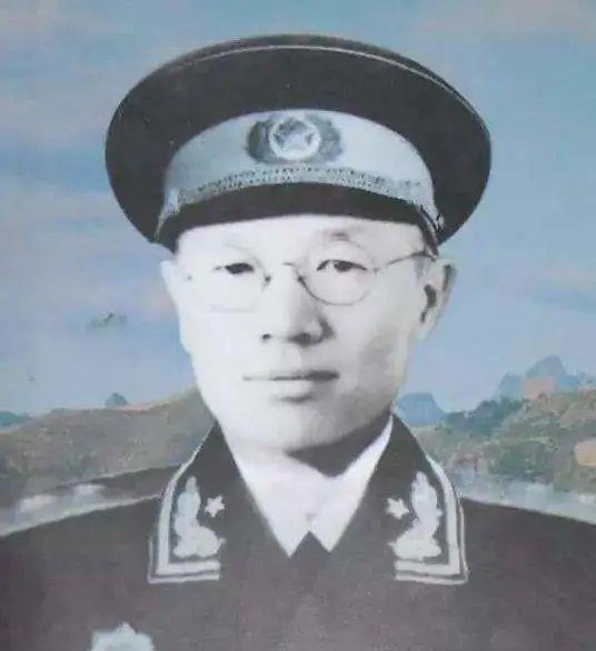 1942年，万毅被捕，蒋介石下令杀了他，万毅知道后，趁看守不注意，翻墙逃走了，谁