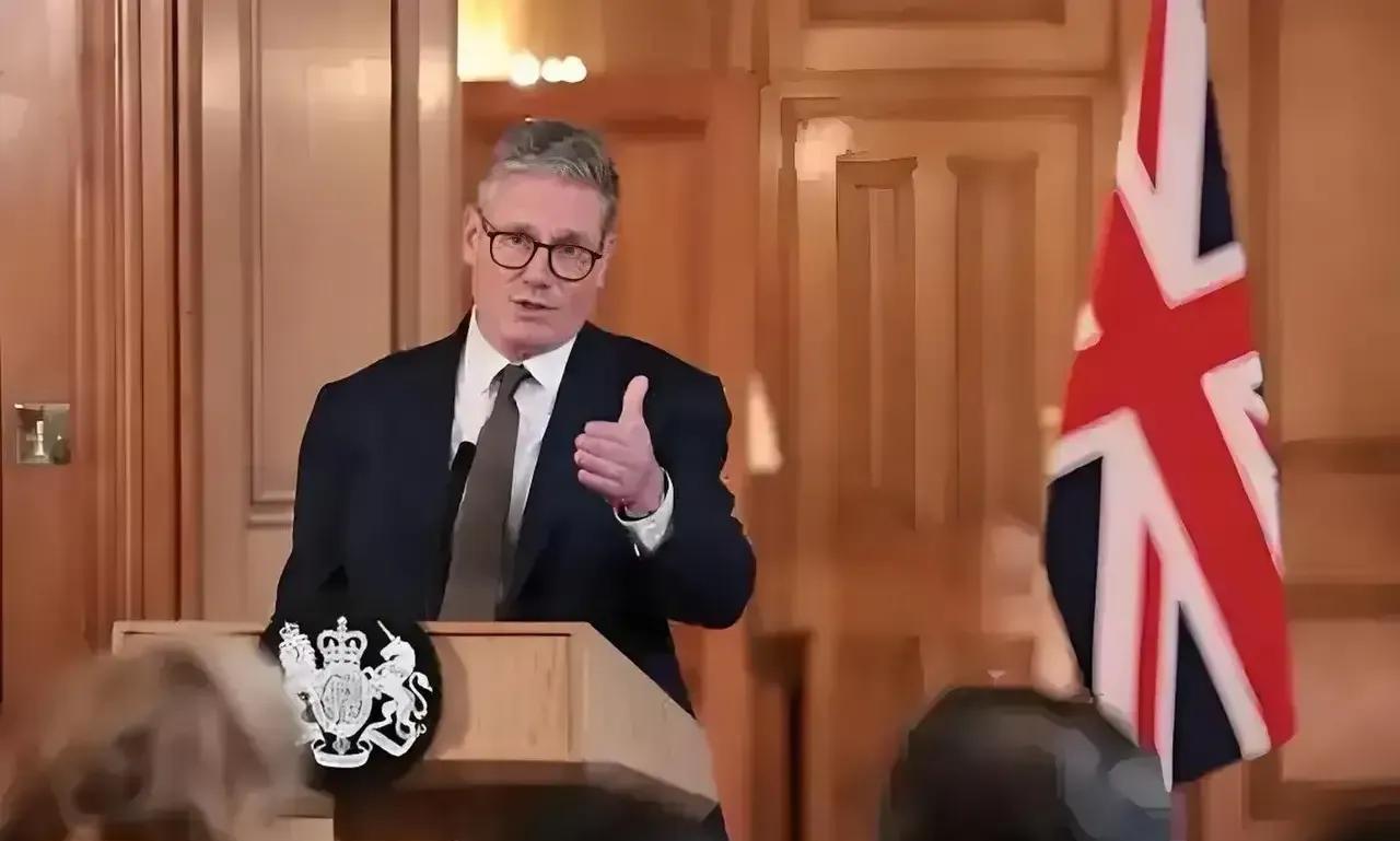 英国军队竟然公开拒绝了英国首相斯塔默向乌克兰派遣维和特遣队的计划。 据报道，英国