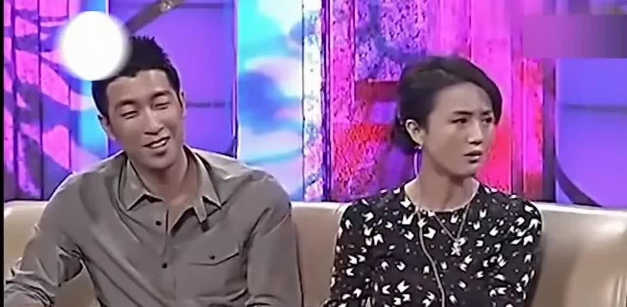 王千源的访谈节目中，主持人：问佳宾朱媛媛，听说你在大学期间并没有先喜欢你老公辛柏