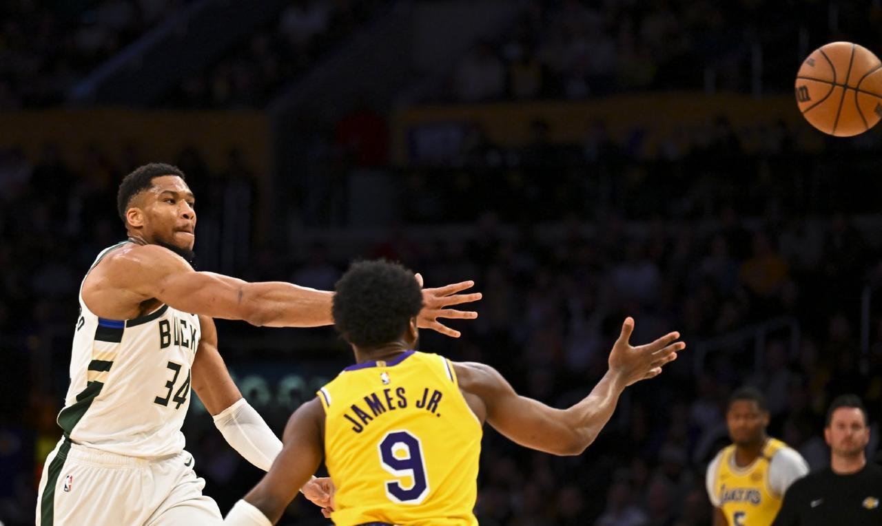 NBA名宿伯纳德-金在节目中谈到布朗尼。
“如果我可以让我的孩子有一段NBA生涯