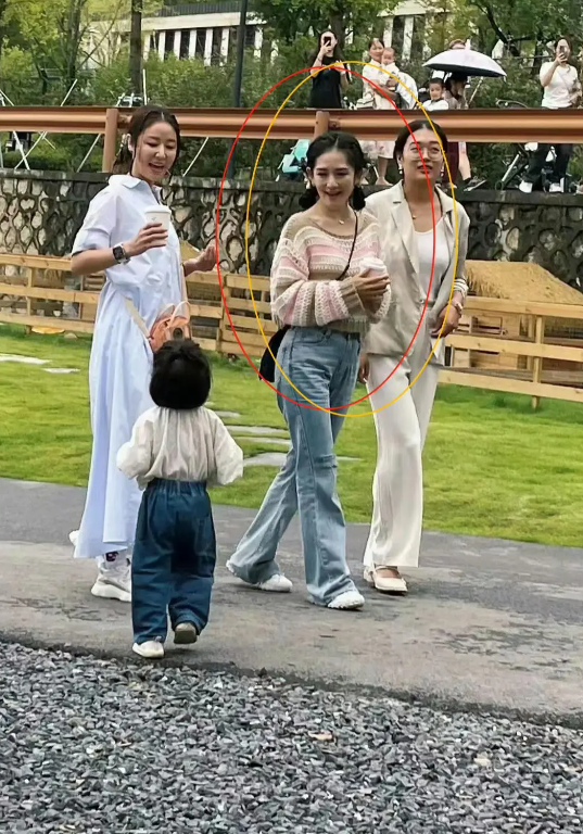 我的天呐...谢娜，现实中长这样？ ​​​