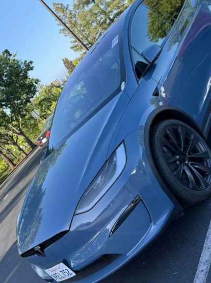新款特斯拉Model X实车曝光

新款特斯拉Model X实车曝光，该车属于年